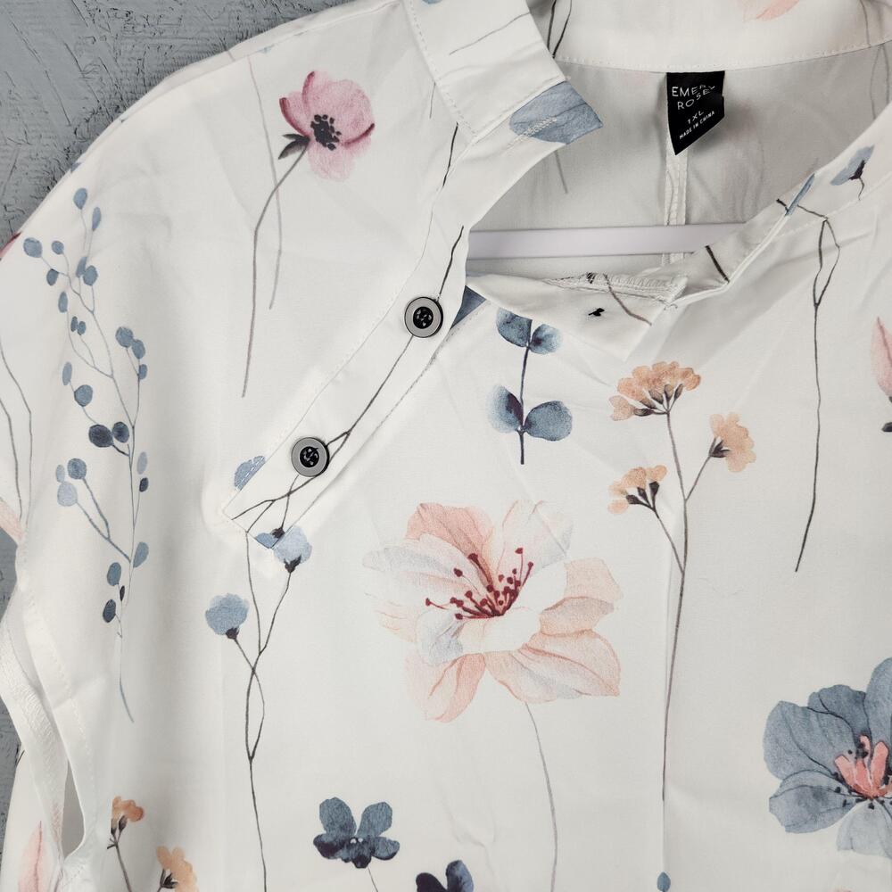 EMERY ROSE Blouse Womens 1XL White Floral Asymmetrical Button Neck Boho Outdoors